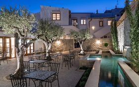 Eleven, Boutique luxury house&garden